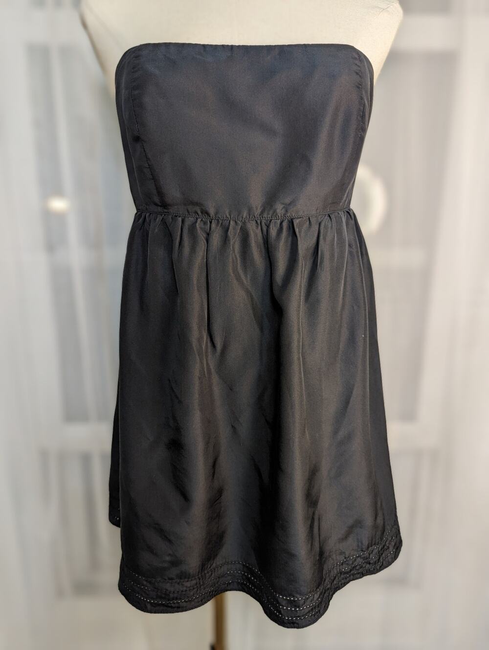 Banana Republic silk strapless top - Size 6